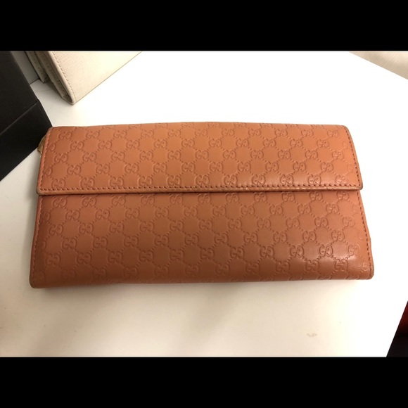 gucci nude wallet